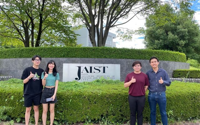 SERU interns at the JAIST entrance sign