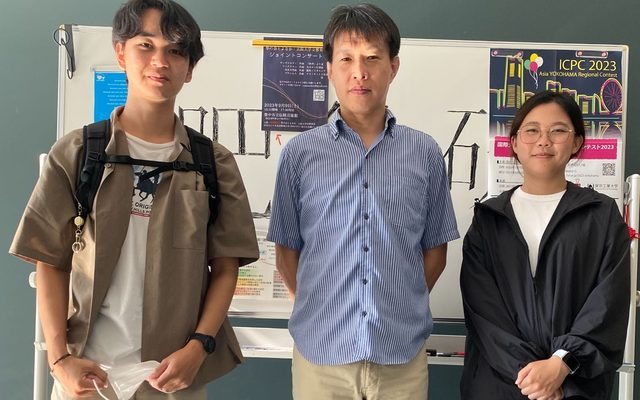 Two SERU interns with their host at Osaka University